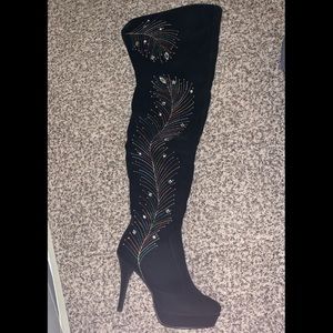 NWT AMAZING DESIGNED SUEDE OVER THE KNEE BOOTS